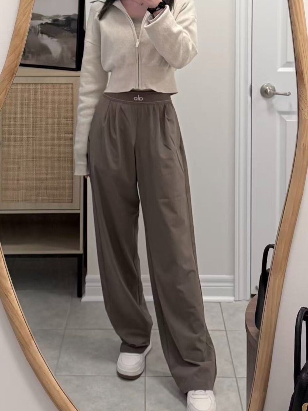 Brand new ⛷ALO Yoga Suit Up Trouser Olive (Regular Limited)💥